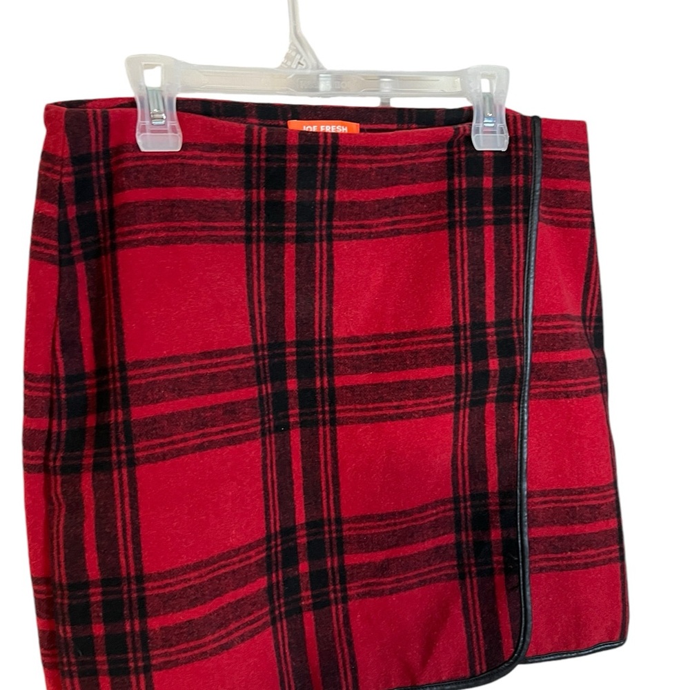 A women’s red and black skirt in size 12 - Picture 2 of 7